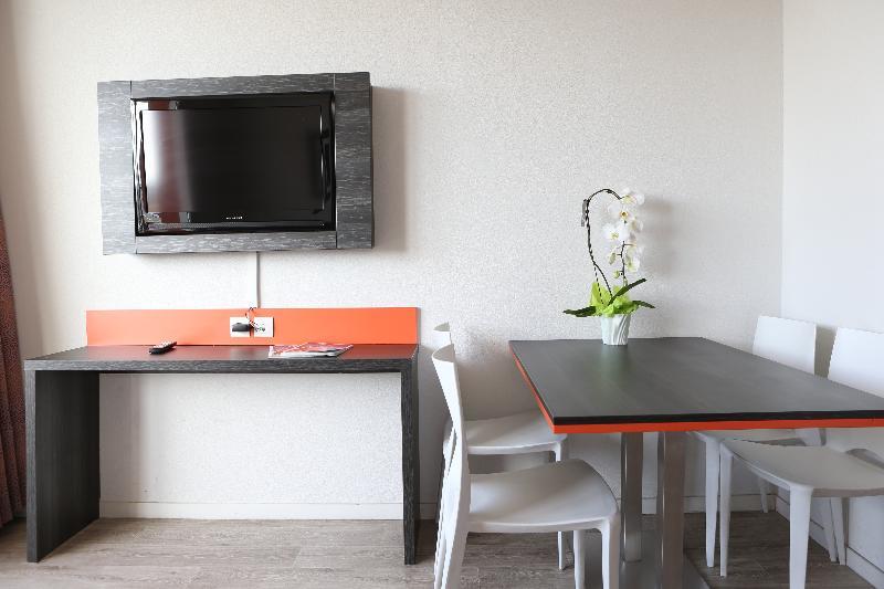 Adonis Paris Sud Aparthotel Chevilly-Larue Exterior photo